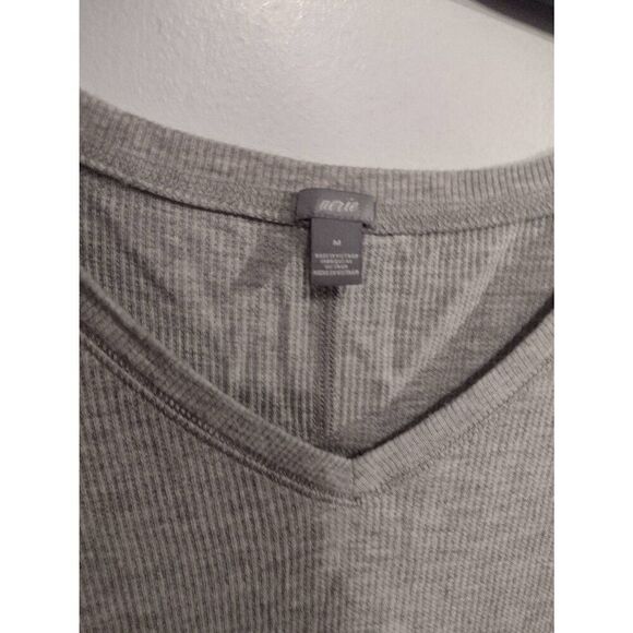 American Eagle size M Gray a long Sleeve V Neck Shirt - Picture 2 of 3